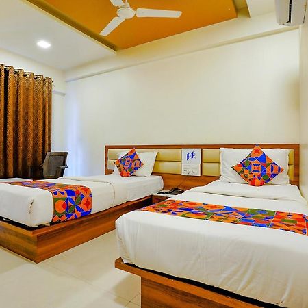 Fabhotel Ramjis Residency Нашик Екстериор снимка