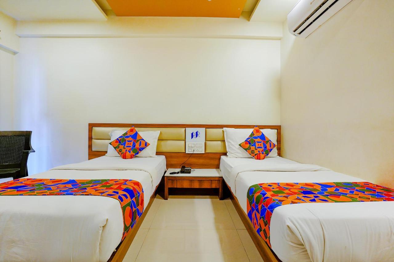 Fabhotel Ramjis Residency Нашик Екстериор снимка