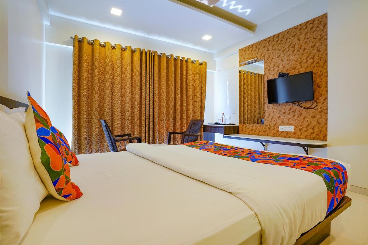 Fabhotel Ramjis Residency Нашик Екстериор снимка