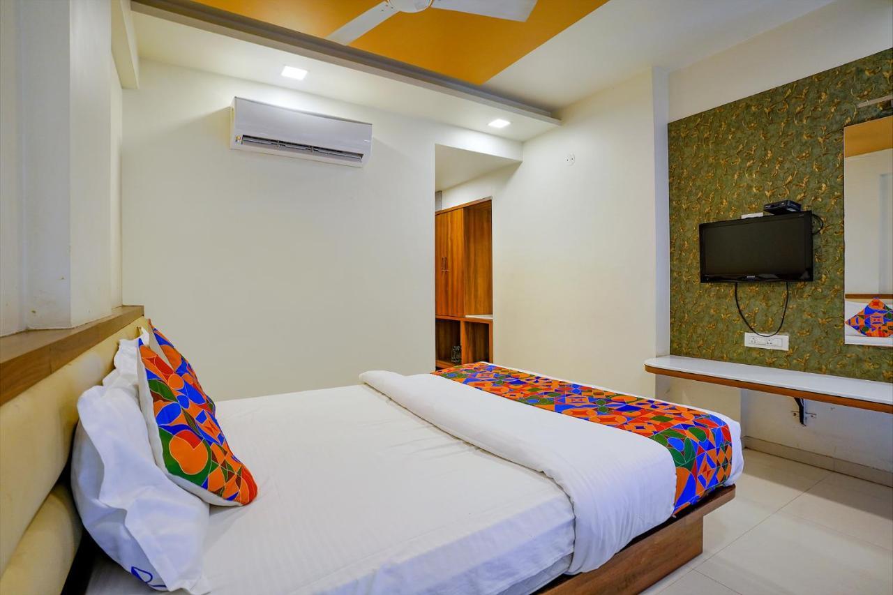 Fabhotel Ramjis Residency Нашик Екстериор снимка
