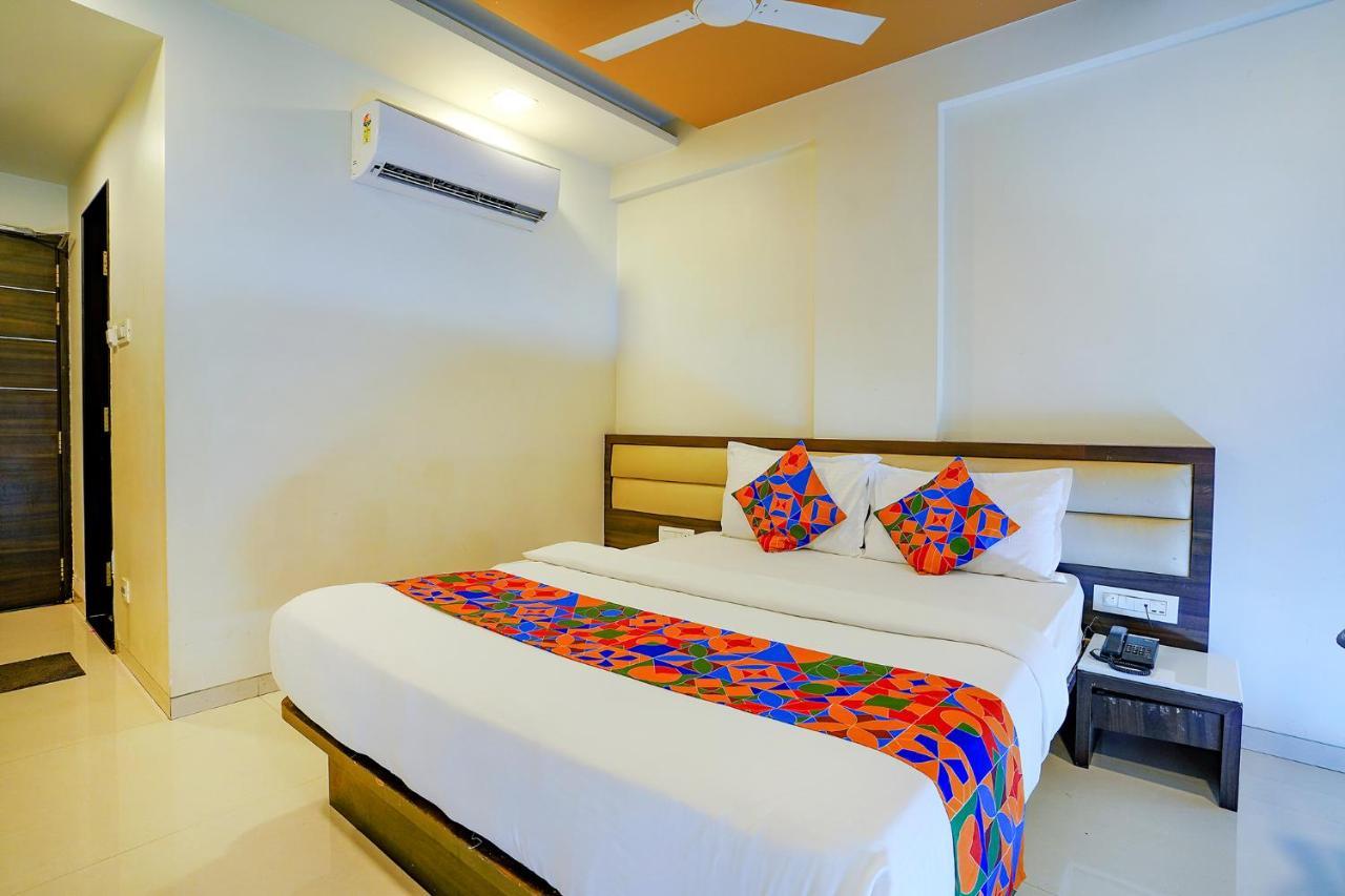 Fabhotel Ramjis Residency Нашик Екстериор снимка